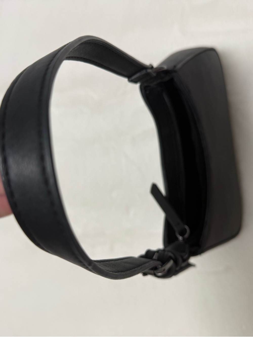 SHOULDER BAG Minimalist Classic Black Size OS GUC - Picture 8 of 16